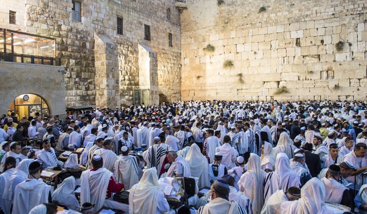 Israel worship at wailing wall